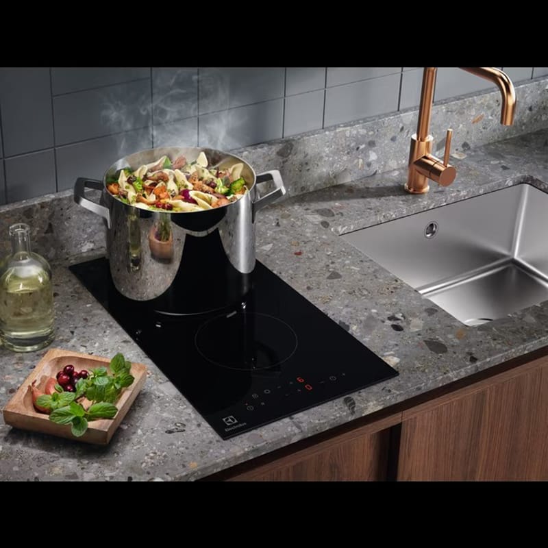 Варильна поверхня електрична LHR3233CK 30см чорний Electrolux Варильна поверхня електрична LHR3233CK 30см чорний Electrolux