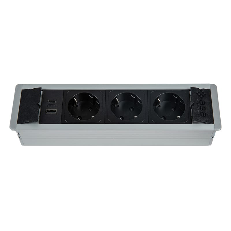 VersaFRAME Розетковий блок, 3 розетки + 1 USB, порт 5В(А+С) , 110-220В, 16A, IP20, чорний мат VersaFRAME Розетковий блок, 3 розетки + 1 USB, порт 5В(А+С) , 110-220В, 16A, IP20, чорний мат