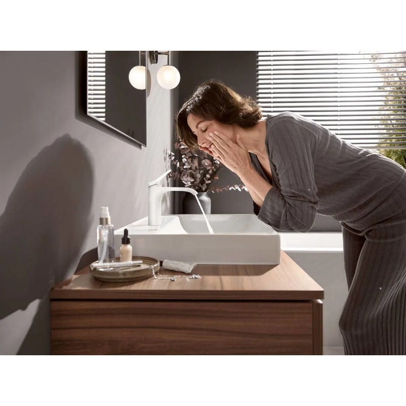 Змішувач для умивальника Vivenis 110 з донним клапаном Chrome Hansgrohe (75020000) Змішувач для умивальника Vivenis 110 з донним клапаном Chrome Hansgrohe (75020000)