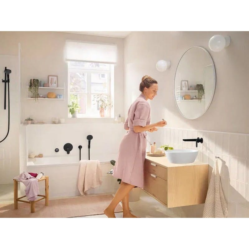 Смеситель для умывальника Rebris S со стены, скрытый монтаж 200мм, Matt Black Hansgrohe (72528670) Смеситель для умывальника Rebris S со стены, скрытый монтаж 200мм, Matt Black Hansgrohe (72528670)