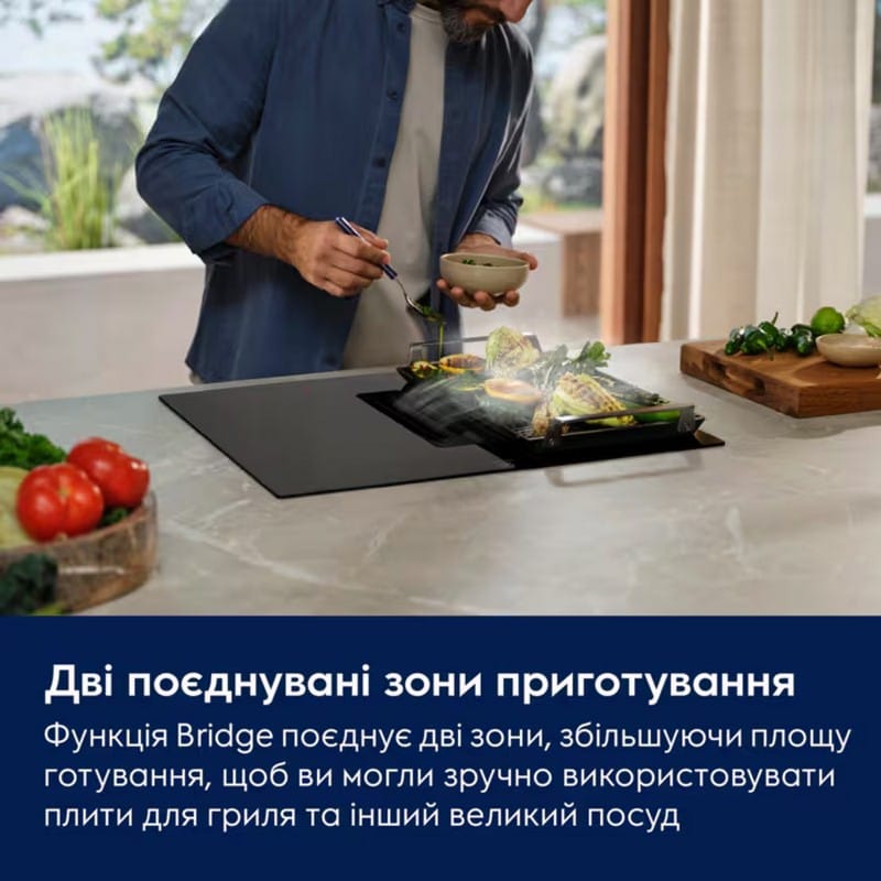 Індукційна варильна поверхня з інтегрованою витяжкою ECC63410CB 60см, розширена зона чорний Electrolux