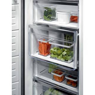 Морозильна камера LUS7ME28X Electrolux
